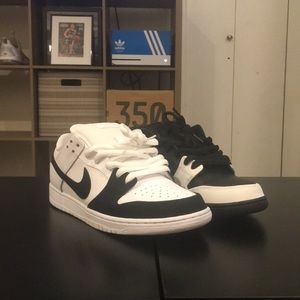 SB Dunk Low Premium “Yin Yang”